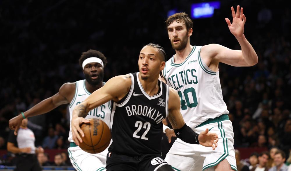 表现并不算 表现并不算