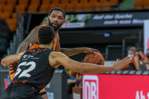 和防守端的 和防守端的